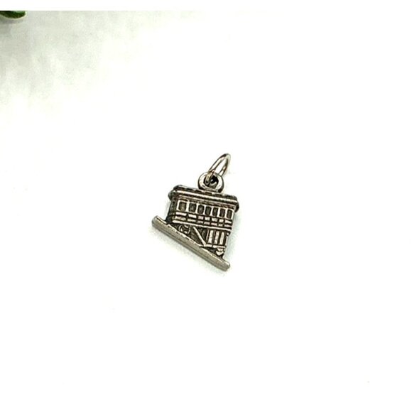 Pewter San Francisco Cable Car Charm Pendant - Picture 3 of 5